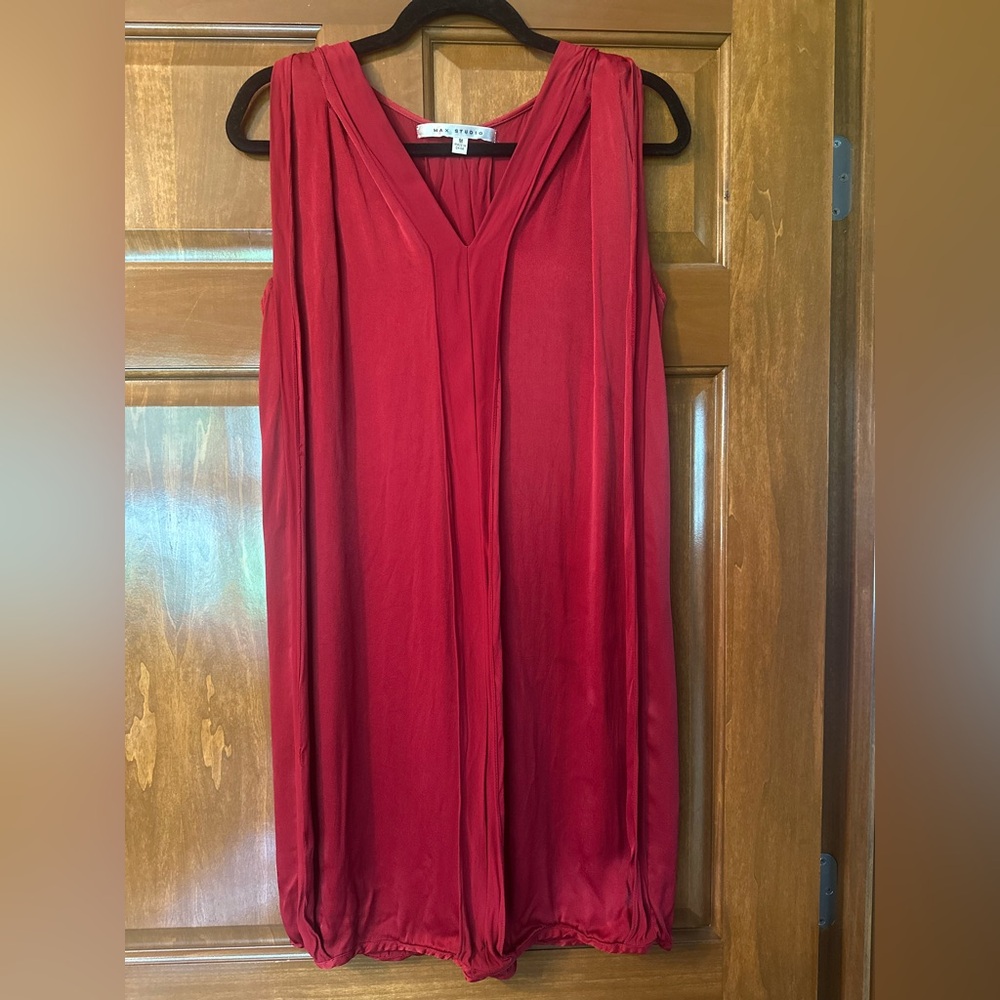 Max Studio Vibrant Red V-Neck Dress. Size Medium. Where Anywhere! 💃🏻💃🏻💃🏻